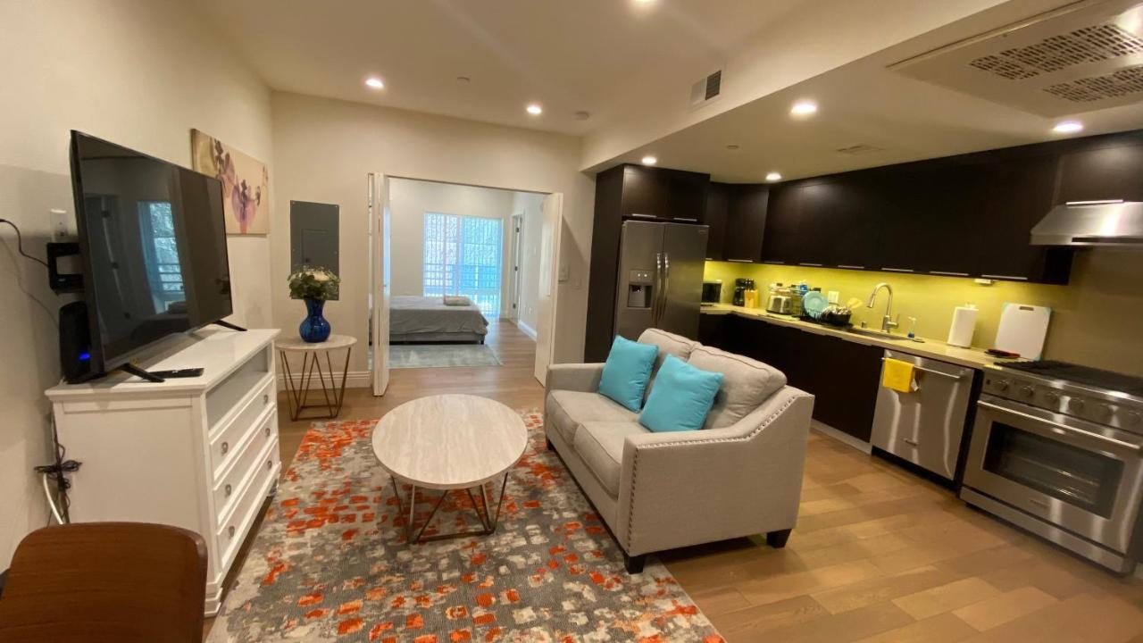 Gorgeous Apt With Parking In Ktown La Лос Анджелис Екстериор снимка